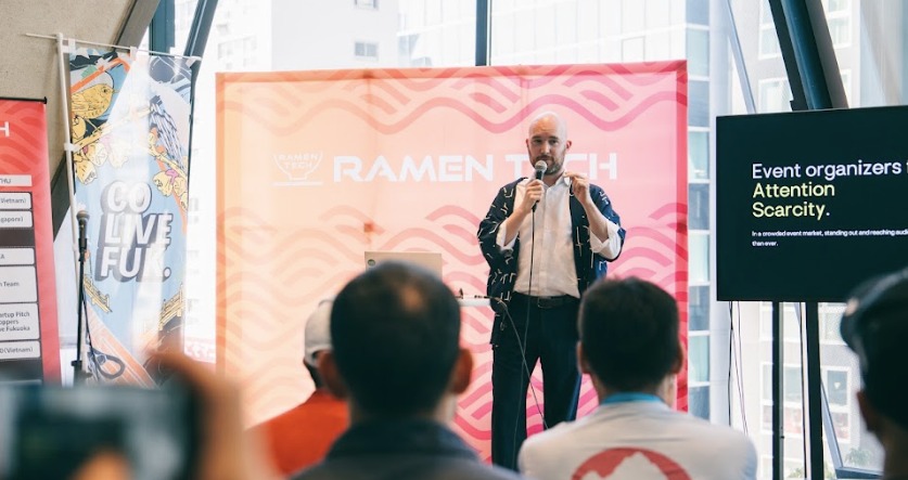 A speaker pitching on stage at the Ramen Tech open pitch stage